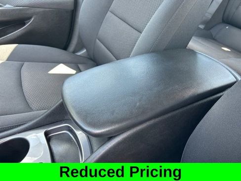 Used 2020 Chevrolet Malibu LS image 30