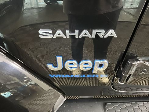 Used 2023 Jeep Wrangler Unlimited Sahara w/ Cold Weather Group AWD/4WD image 10