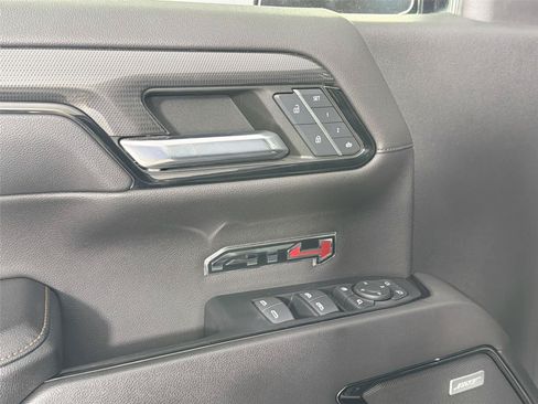 Used 2022 GMC Sierra 1500 AT4 w/ Technology Package AWD/4WD image 18