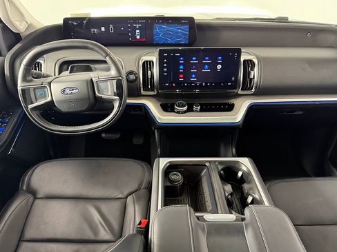 Used 2025 Ford Expedition Platinum image 12