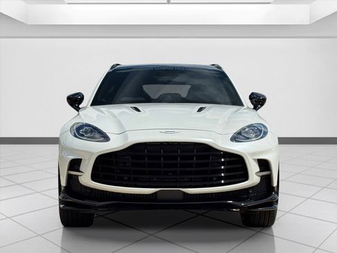 Used 2025 Aston Martin DBX 707 image 10