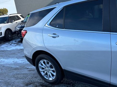 Used 2021 Chevrolet Equinox LT image 3