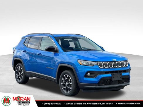 Used 2022 Jeep Compass Latitude w/ Sun and Sound Group AWD/4WD image 7