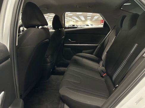 Used 2024 Hyundai Elantra SEL FWD image 26