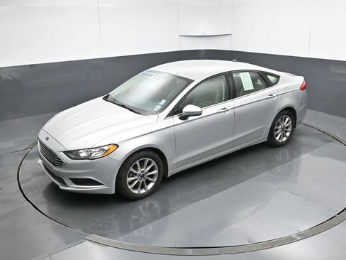 Used 2017 Ford Fusion SE image 45