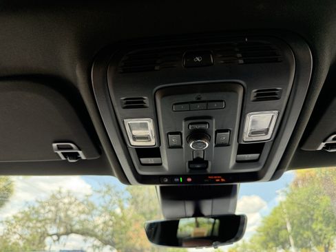 Used 2023 GMC Yukon Denali Ultimate AWD/4WD image 28