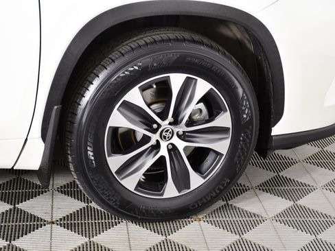 Used 2021 Toyota Highlander XLE image 56