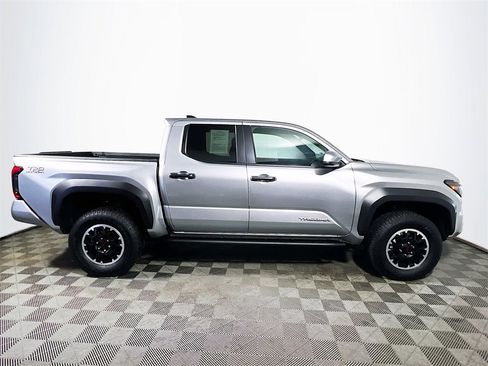 Certified 2025 Toyota Tacoma TRD Off-Road image 9
