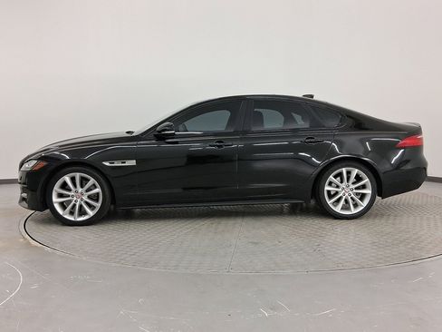 Used 2017 Jaguar XF R-Sport image 2