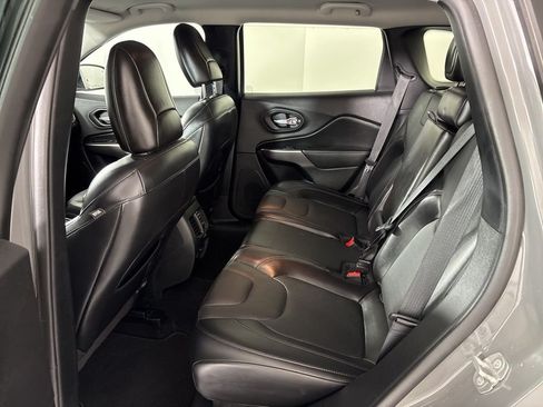 Used 2021 Jeep Cherokee Latitude Lux w/ Comfort/Convenience Group FWD image 23