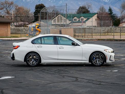 Used 2023 BMW M340i xDrive image 4