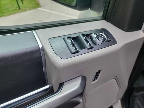 Used 2015 Ford F150 XLT RWD image 16