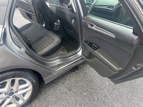 Used 2014 Ford Fusion SE image 23