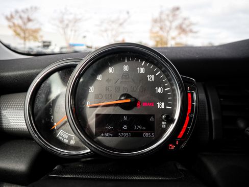 Used 2019 MINI Cooper 2-Door Hardtop image 21