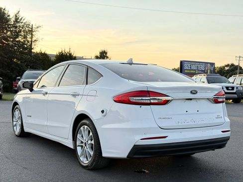 Used 2019 Ford Fusion SE FWD image 8