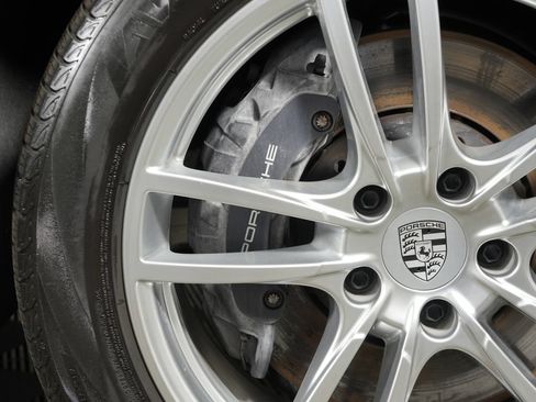 Certified 2023 Porsche Cayenne AWD/4WD image 17