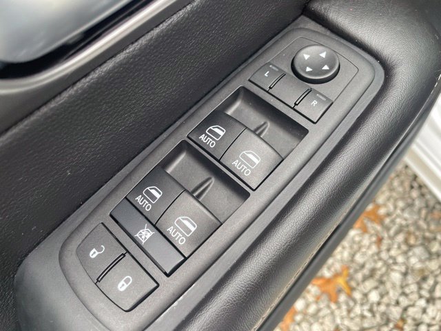 Used 2026 Chrysler Pacifica Select FWD image 26