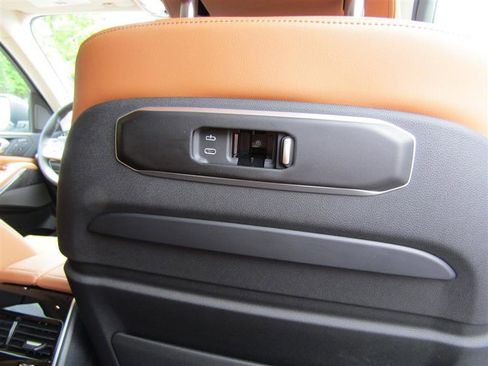 Used 2024 BMW X7 xDrive40i w/ Premium Package image 53