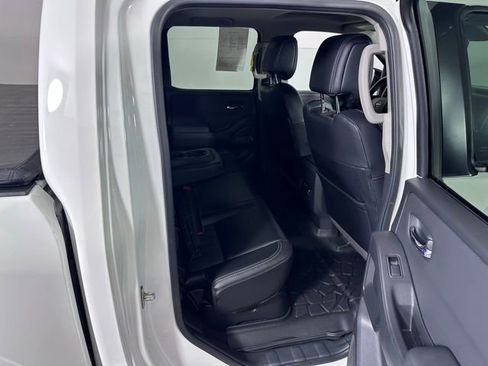 Used 2024 Nissan Frontier SL w/ Technology Package AWD/4WD image 11