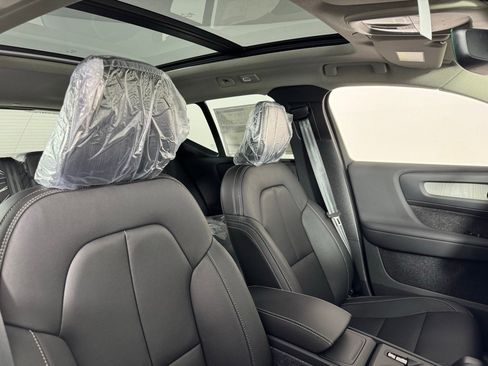 New 2025 Volvo XC40 B5 Core w/ Protection Package Premier image 7
