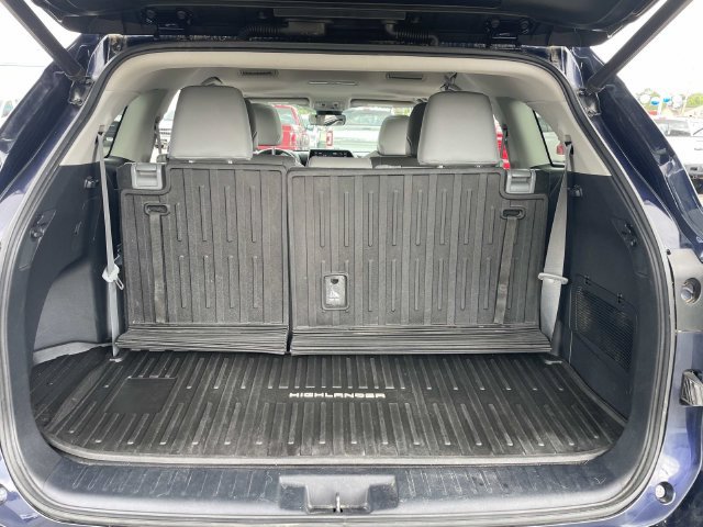 Used 2020 Toyota Highlander XLE AWD/4WD image 7