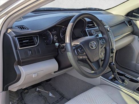 Used 2016 Toyota Camry LE image 10