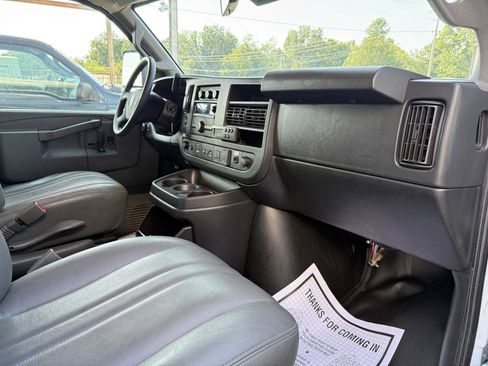 Used 2019 GMC Savana 3500 w/ Power Convenience Package RWD image 18
