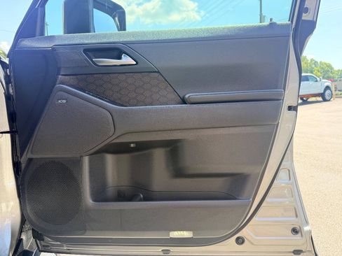 Used 2025 Lexus GX 550 w/ Accessory Package (Z1) AWD/4WD image 38