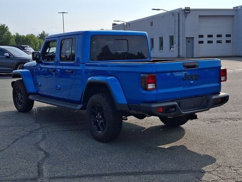 Used 2025 Jeep Gladiator Sport AWD/4WD image 4