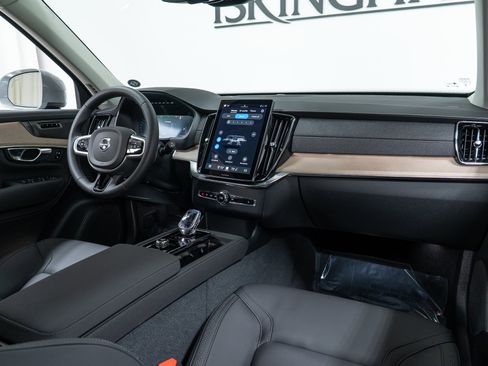 New 2026 Volvo XC90 B6 Plus w/ Protection Package Premier image 14