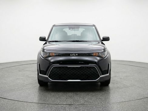 Used 2025 Kia Soul LX w/ LX Technology Package image 2