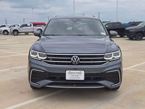 Used 2022 Volkswagen Tiguan SEL R-Line AWD/4WD image 8