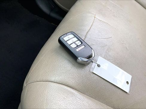 Used 2016 Honda Pilot Touring image 15