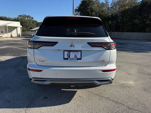 New 2025 Mitsubishi Outlander SE image 5