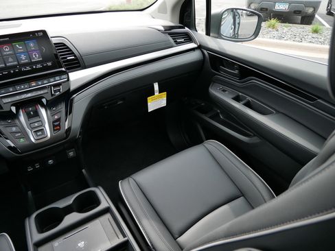 New 2026 Honda Odyssey Touring image 11