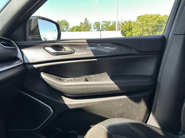 Used 2022 Jeep Grand Cherokee Altitude AWD/4WD image 39
