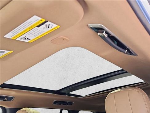 New 2025 Land Rover Range Rover SE image 28