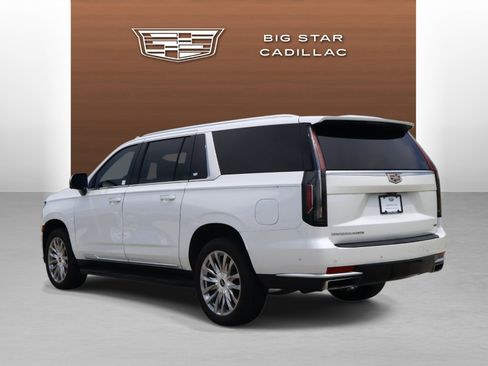 Used 2021 Cadillac Escalade ESV Premium Luxury RWD image 3