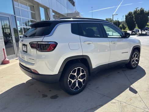 Used 2025 Jeep Compass Limited AWD/4WD image 6