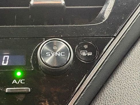 Used 2022 Toyota Camry SE FWD image 25