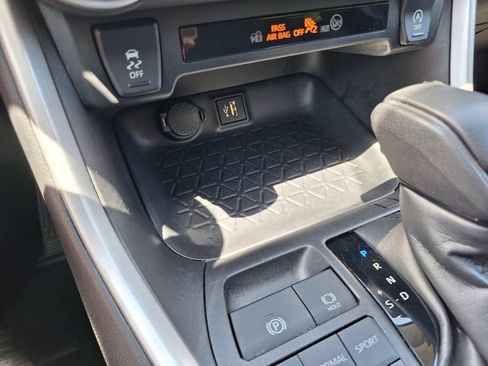 Used 2024 Toyota RAV4 XLE FWD image 15