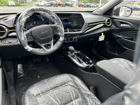 New 2026 Chevrolet Trax ACTIV w/ Sunroof Package FWD image 7