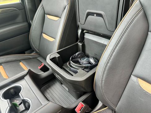 Used 2024 GMC Yukon XL AT4 w/ Technology Package AWD/4WD image 59