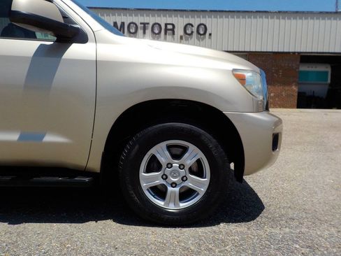 Used 2016 Toyota Sequoia SR5 w/ Premium Package RWD image 9