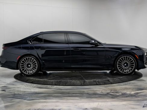 Used 2025 BMW i7 xDrive60 AWD/4WD image 21
