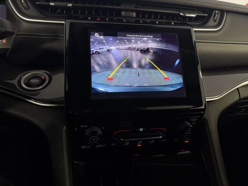 Used 2023 Jeep Grand Cherokee L Laredo image 24