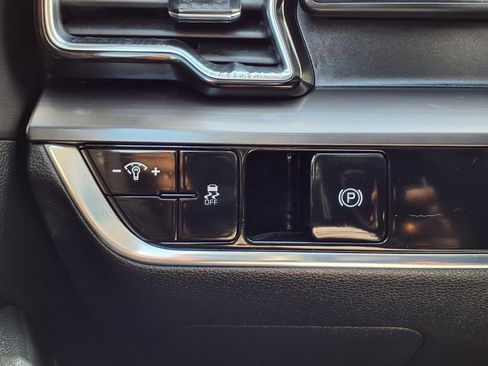 Used 2023 Kia Sportage EX image 9