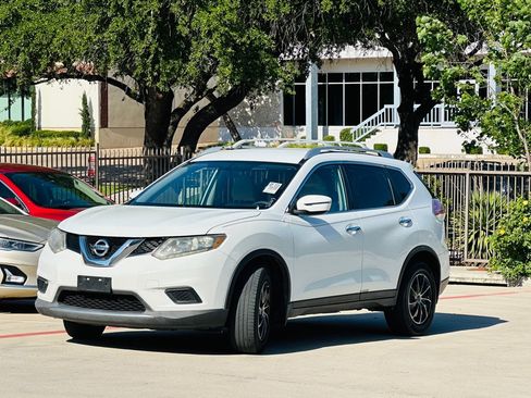 Used 2016 Nissan Rogue S w/ Appearance Package FWD image 3