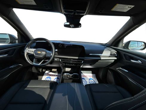 Used 2025 Chevrolet Traverse LT w/ Sun and Wheel Package image 15