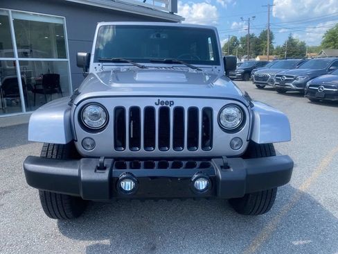 Used 2018 Jeep Wrangler Unlimited Sahara AWD/4WD image 2